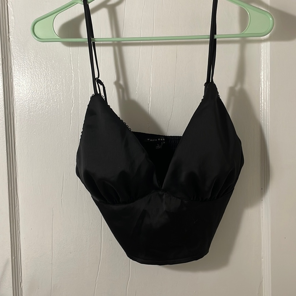 BLACK SPAGHETTI STRAP CROP TANK TOP